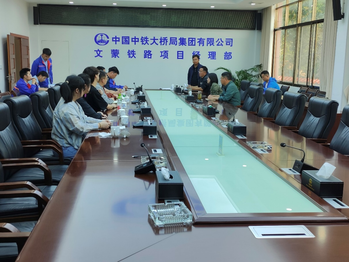 图3 课题组与中国铁路昆明局集团有限公司交流会